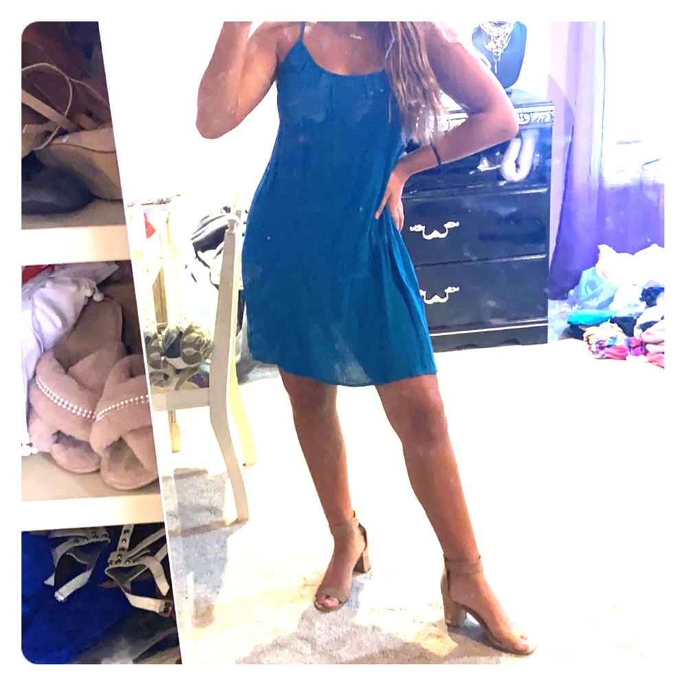 The cutest aquamarine flowy dress!